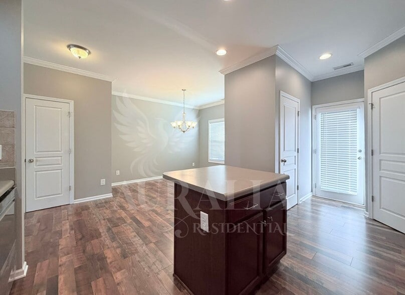 Building Photo - 705 Keystone Park Dr