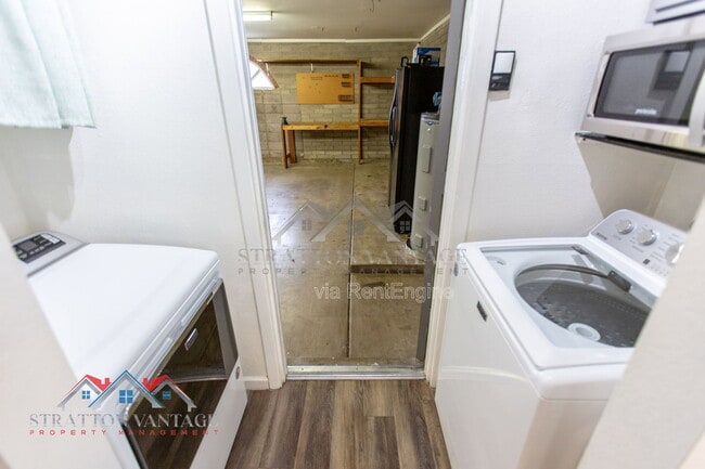 Building Photo - 2224 W Emelita Ave