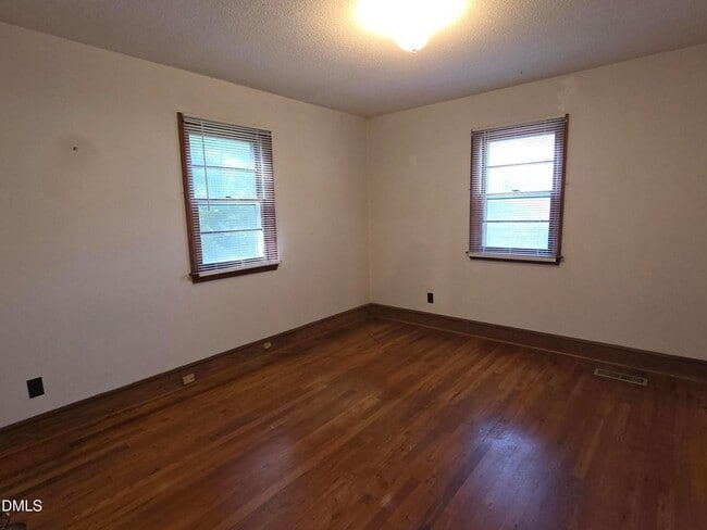 Building Photo - 1180 White Level Rd