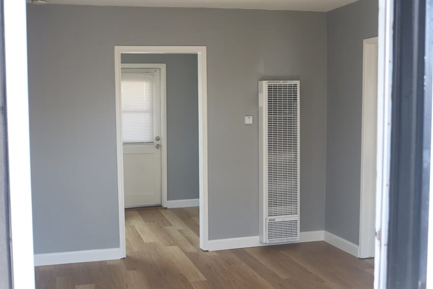 Building Photo - 4336 Wilson Ave