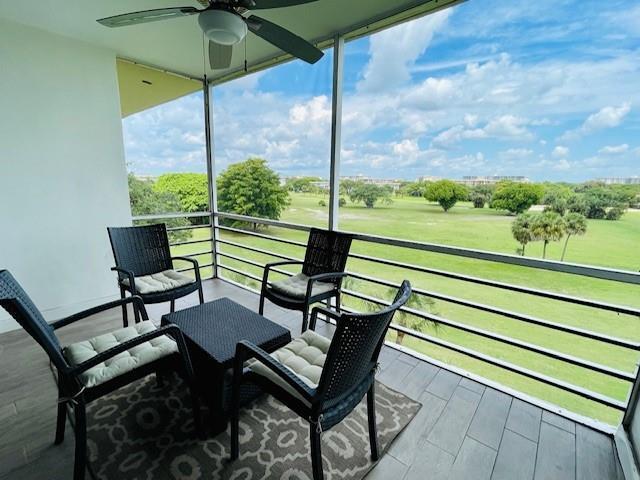 Building Photo - 3150 N Palm Aire Dr