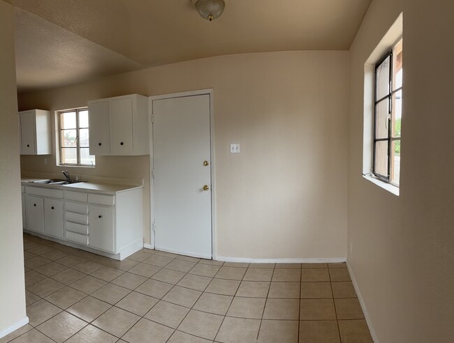 Building Photo - 5140 Tropicana Ave