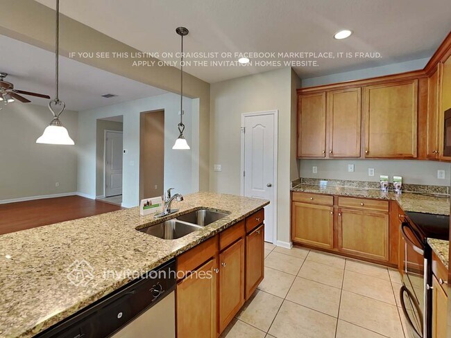 Building Photo - 530 Side Creek Ln