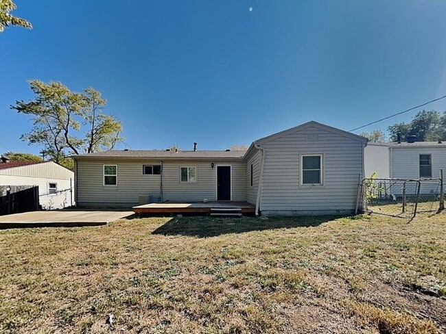 Building Photo - 6104 E 148th St