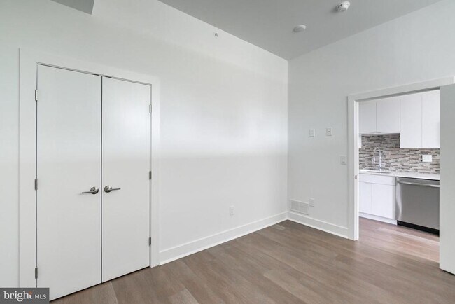 Building Photo - 813 N Broad St