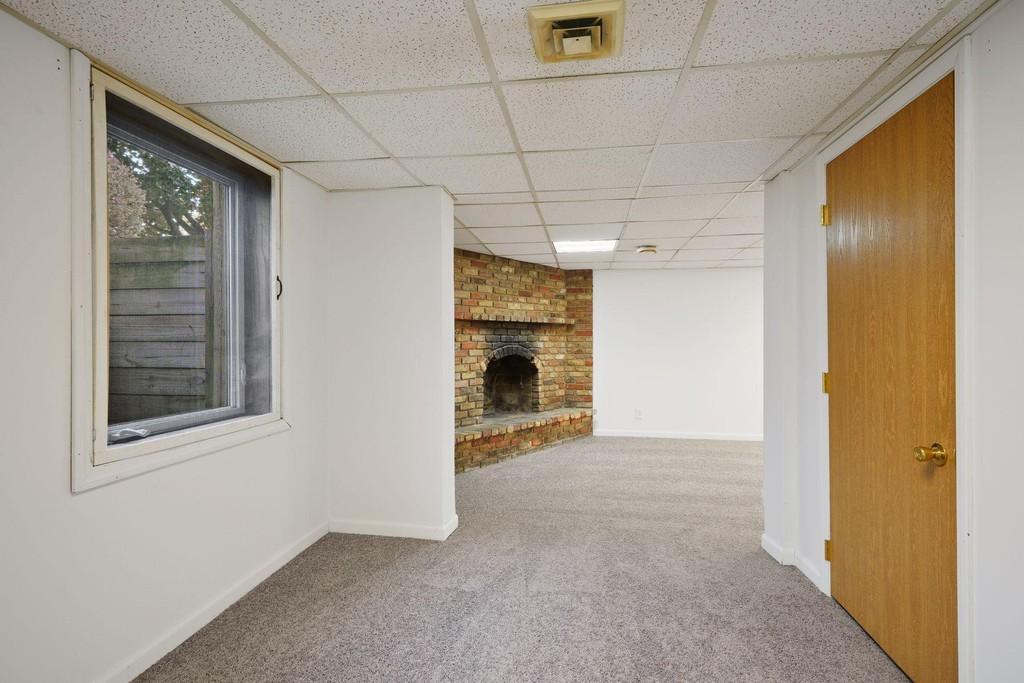 Building Photo - 5060 Hughes Ave NE