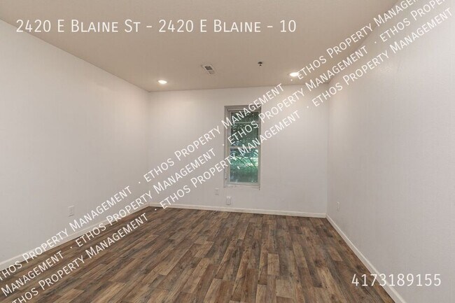 Building Photo - 2420 E Blaine St