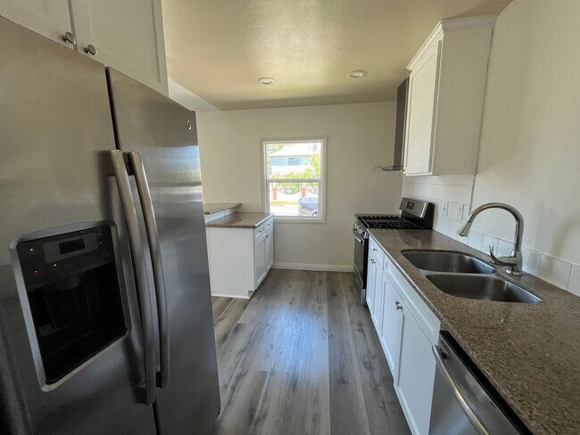 Building Photo - 2Bedroom/1  Bath home in Whittier