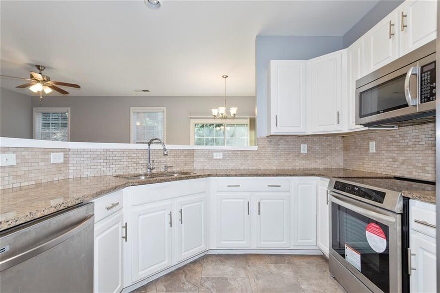 Building Photo - 995 Treymont Way SW