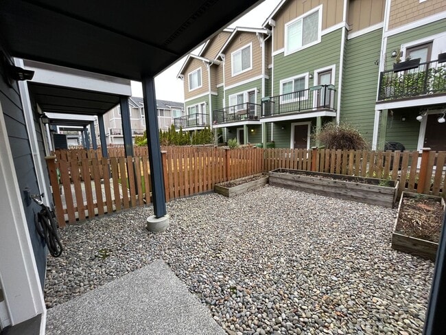 Building Photo - Riverfront Townhome with Tandem Garage & Fenced Yard