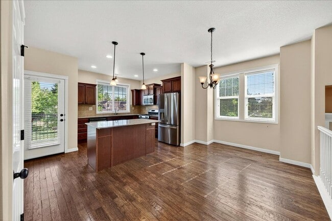 Building Photo - Stylish Multi-Level Condo in West Boise