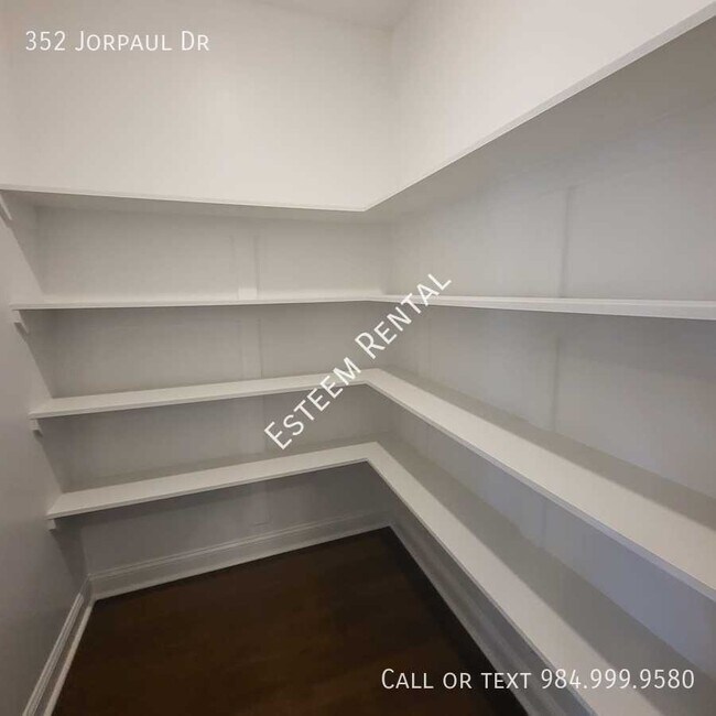 Building Photo - 352 Jorpaul Dr