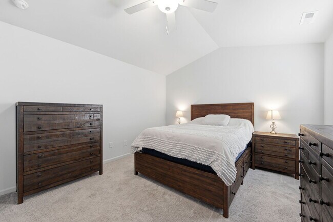 Building Photo - 305 Ruby Baird Dr