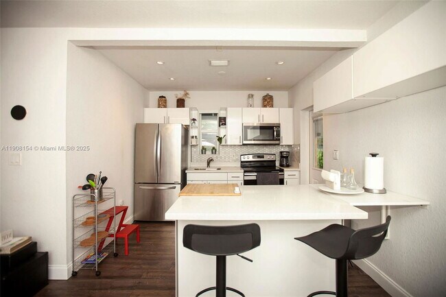 Building Photo - 1050 NW 46th St