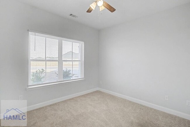 Building Photo - 20 Fuller Wy NE