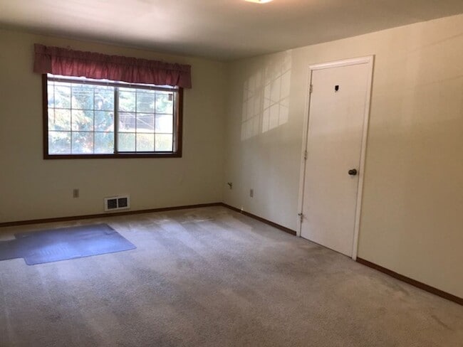 Building Photo - 1151804