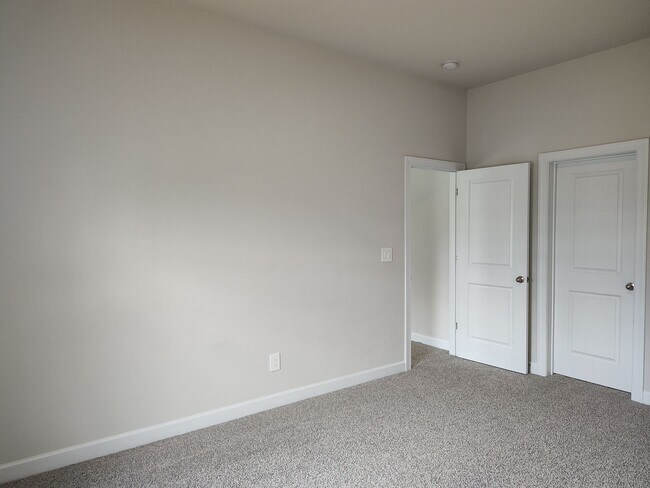 Building Photo - 5 BD/3.5 BA House in Shepherds Landing!