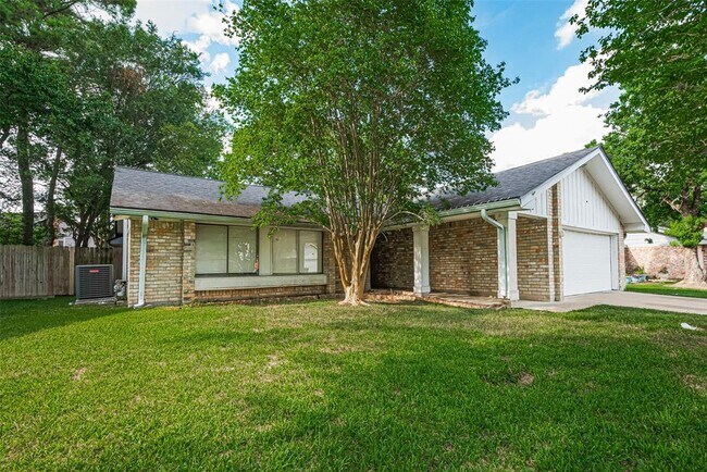 Building Photo - 15238 Ensenada Dr