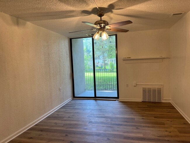 Building Photo - 1750 N Marywood Ave