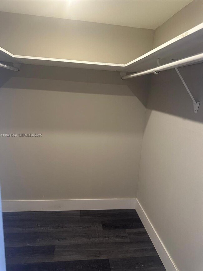 Building Photo - 6770 Indian Creek Dr