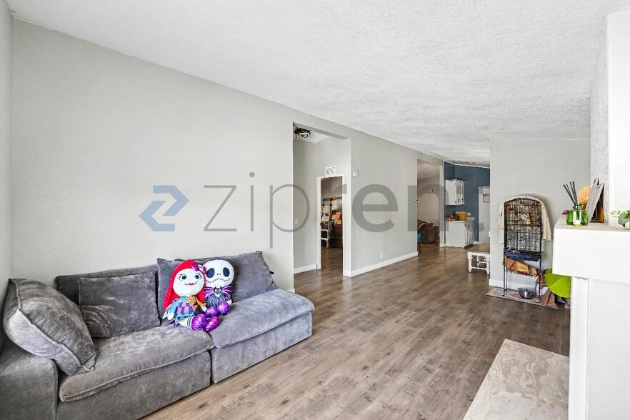Building Photo - Unit 21