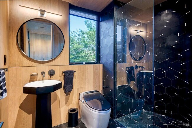 Building Photo - 162 Throckmorton Ave