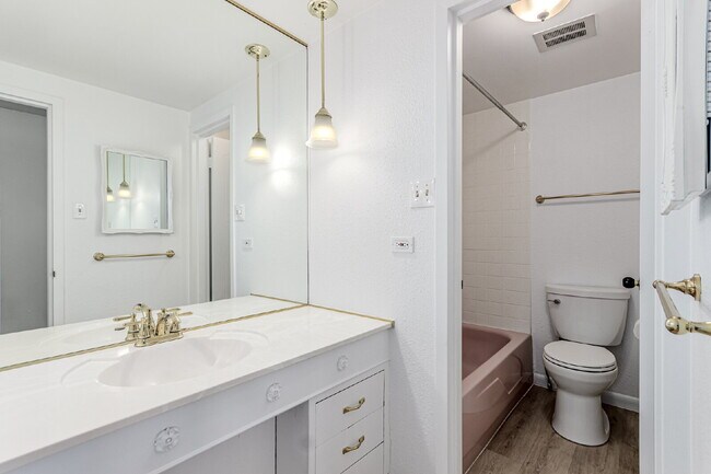 Building Photo - 3131 E Alameda Ave