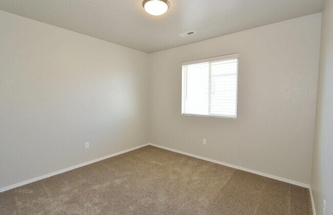 Building Photo - Immaculate Single-Level Home in Quiet Neighborhood
