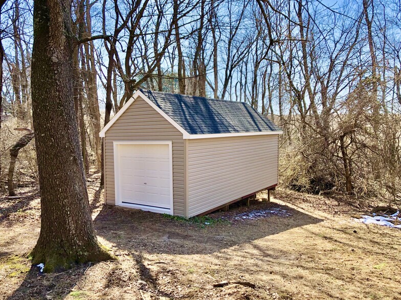 Storage - 21628 Parker Rd