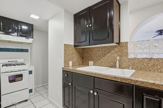 Building Photo - 2515 Arizona Ave