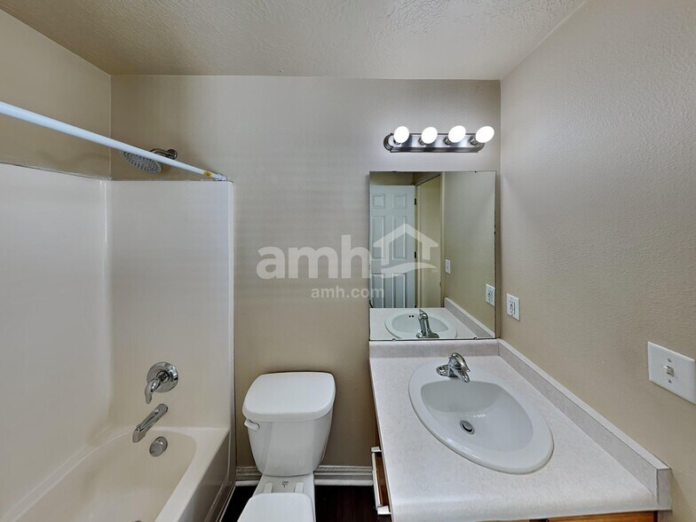 Building Photo - 645 Cattail Dr