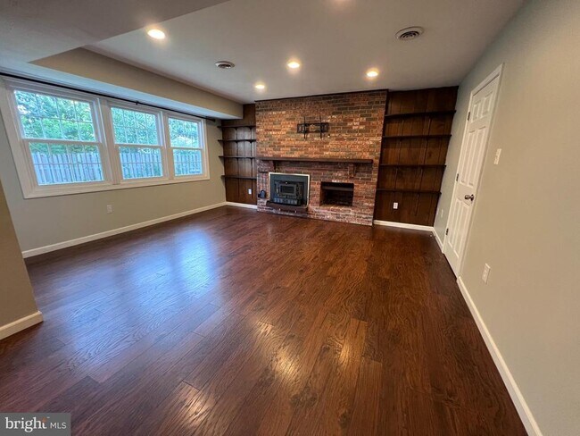 Building Photo - 8801 Strause Ct