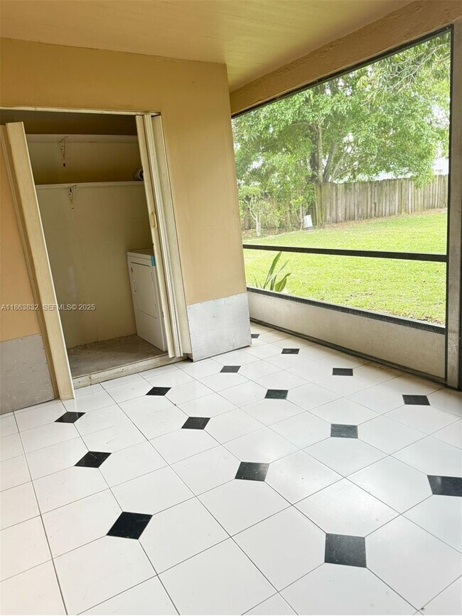 Building Photo - 1327 Riverside Cir