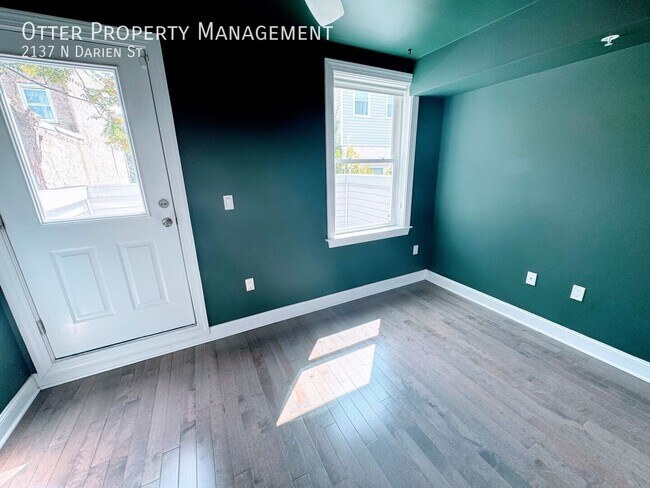 Building Photo - 2137 N Darien St