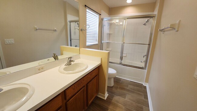 Building Photo - 7955 Carriage Pointe Dr