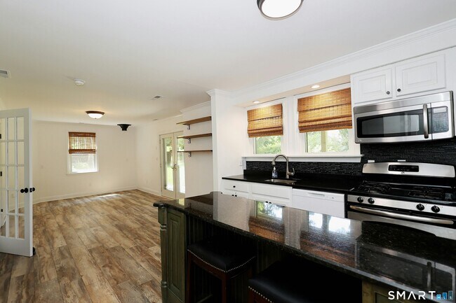 Building Photo - 15 Maple Shade Rd