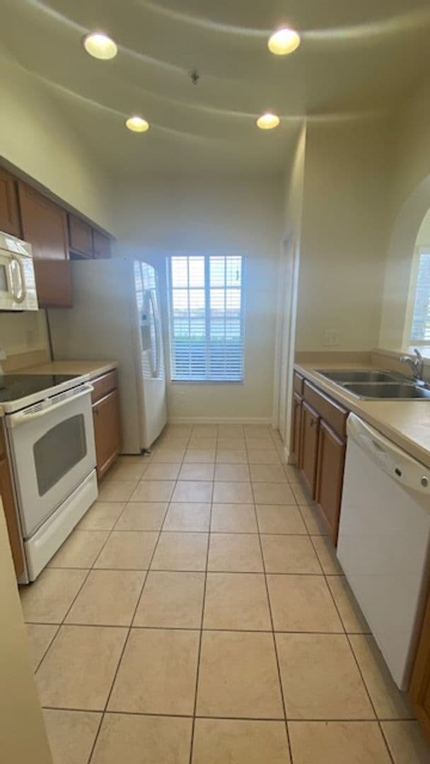 Building Photo - Gorgeous Light & Bright 3 Bedroom 2.5 Bath Townhome Corner Unit!!