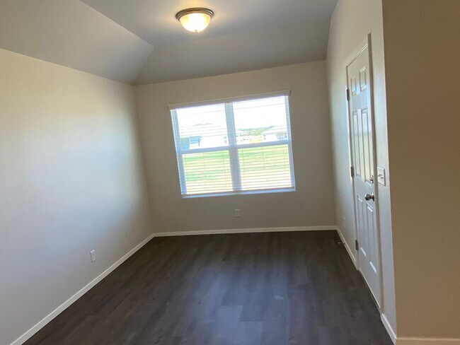 Building Photo - *Pre-leasing* Three Bedroom | Two Bathroom Home in East Village
