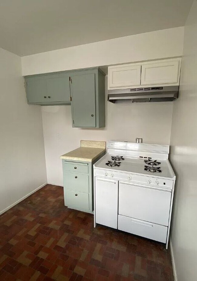 Building Photo - 523Bald