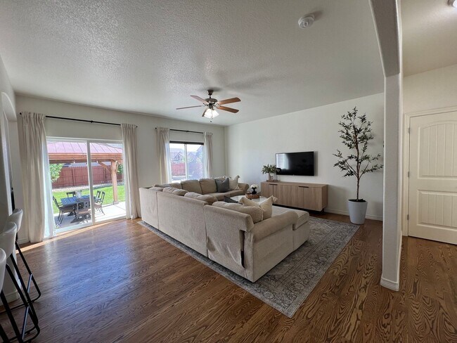 Building Photo - Beautiful 4 Bedroom Home in Meridian Ranch