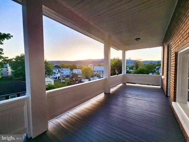 Building Photo - 515 Fourth St