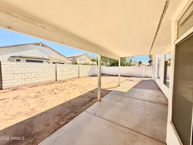 Building Photo - 13896 W Wilshire Dr