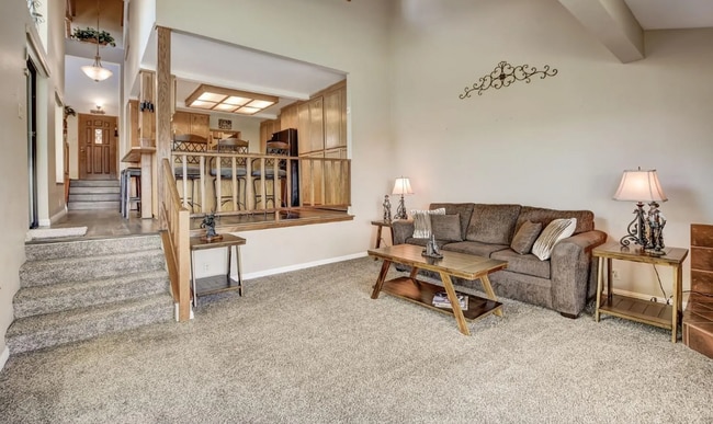 Building Photo - Bright 2-Bed/2-Bath Auburn Home with Sutte...