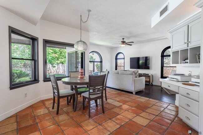 Building Photo - 3208 S Palomino Way