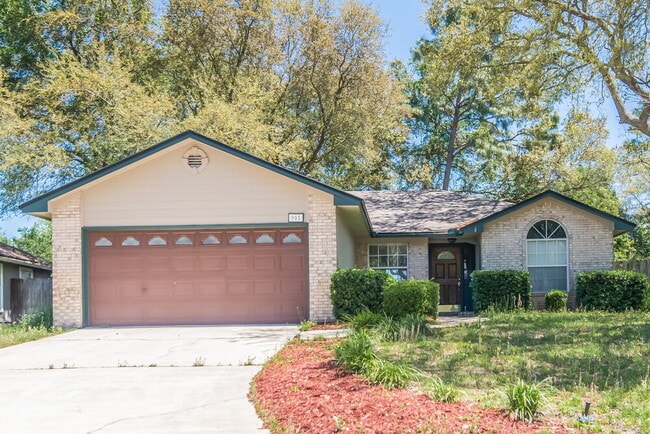 Building Photo - 905 Long Lake Dr
