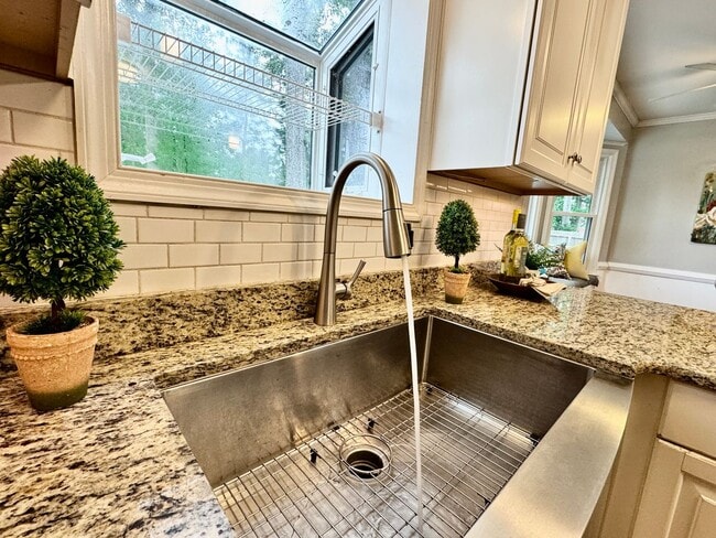 Building Photo - Ready NOW! A Spacious Home in Beautiful Pi...