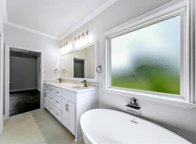 Building Photo - 2033 S Edgewood Terrace