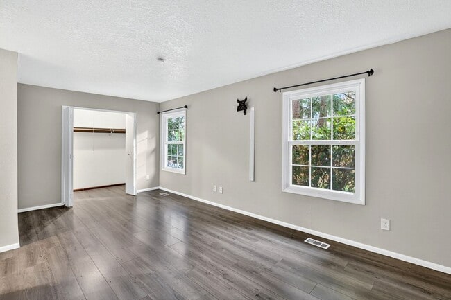 Building Photo - 13525 SW Roan Ct