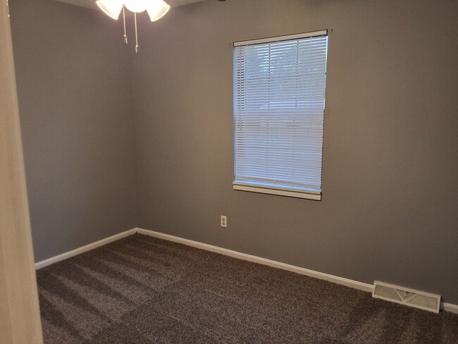 Building Photo - Cozy 3 Bed, 1 Bath House Minutes To Fort Knox