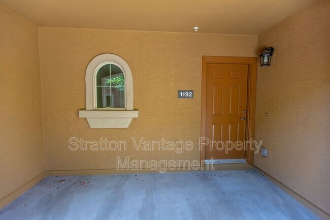 Building Photo - 240 W Juniper Ave